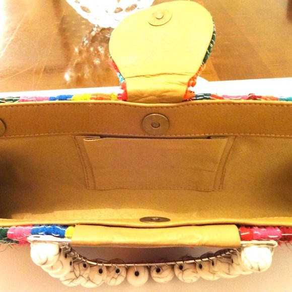 WOVEN FABRIC CLUTCH WITH SHELL/BEADED HANDLE - Picture 11 of 13